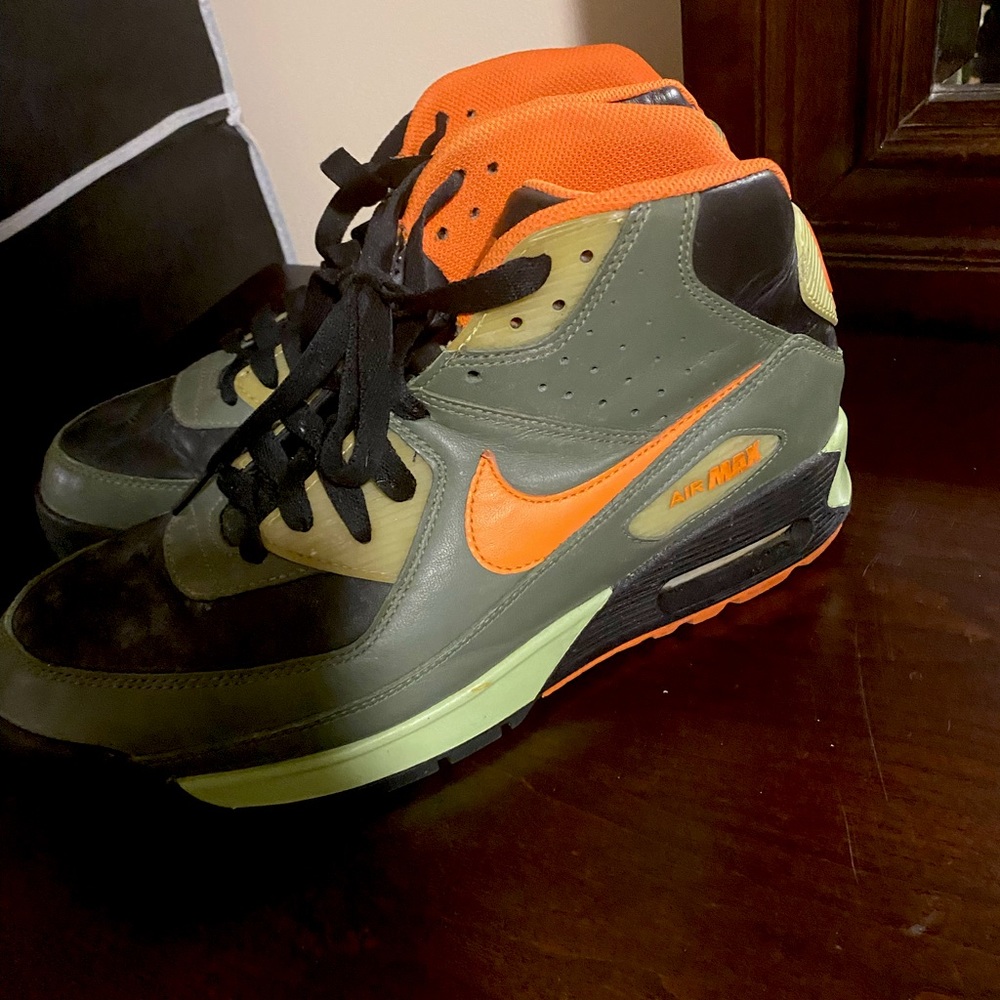 Men's 2007 AirMax sneakers size 11